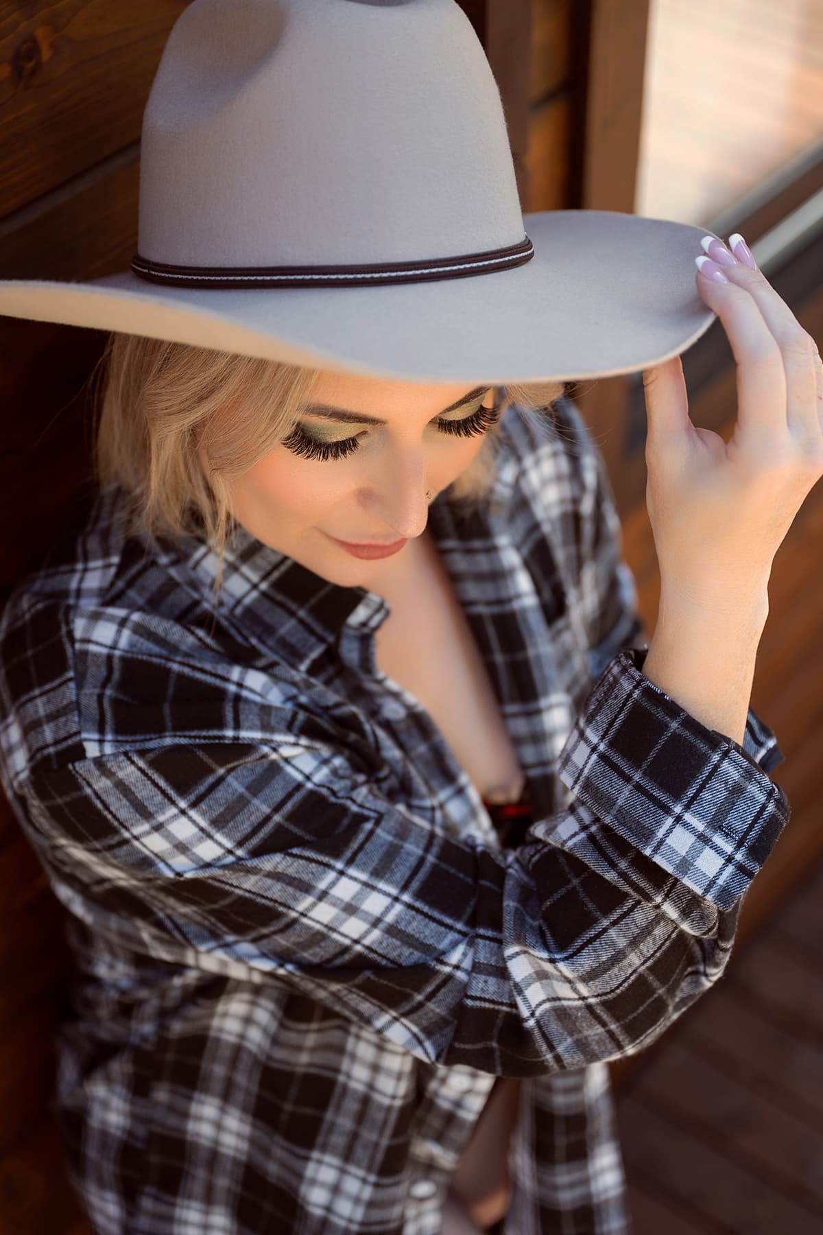 Country goddess outdoor boudoir session