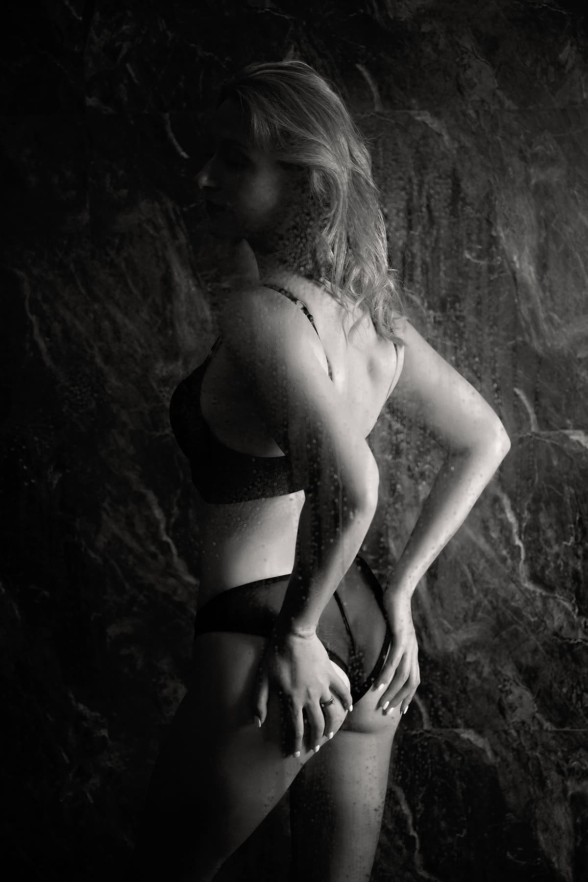 Luxurious water boudoir session
