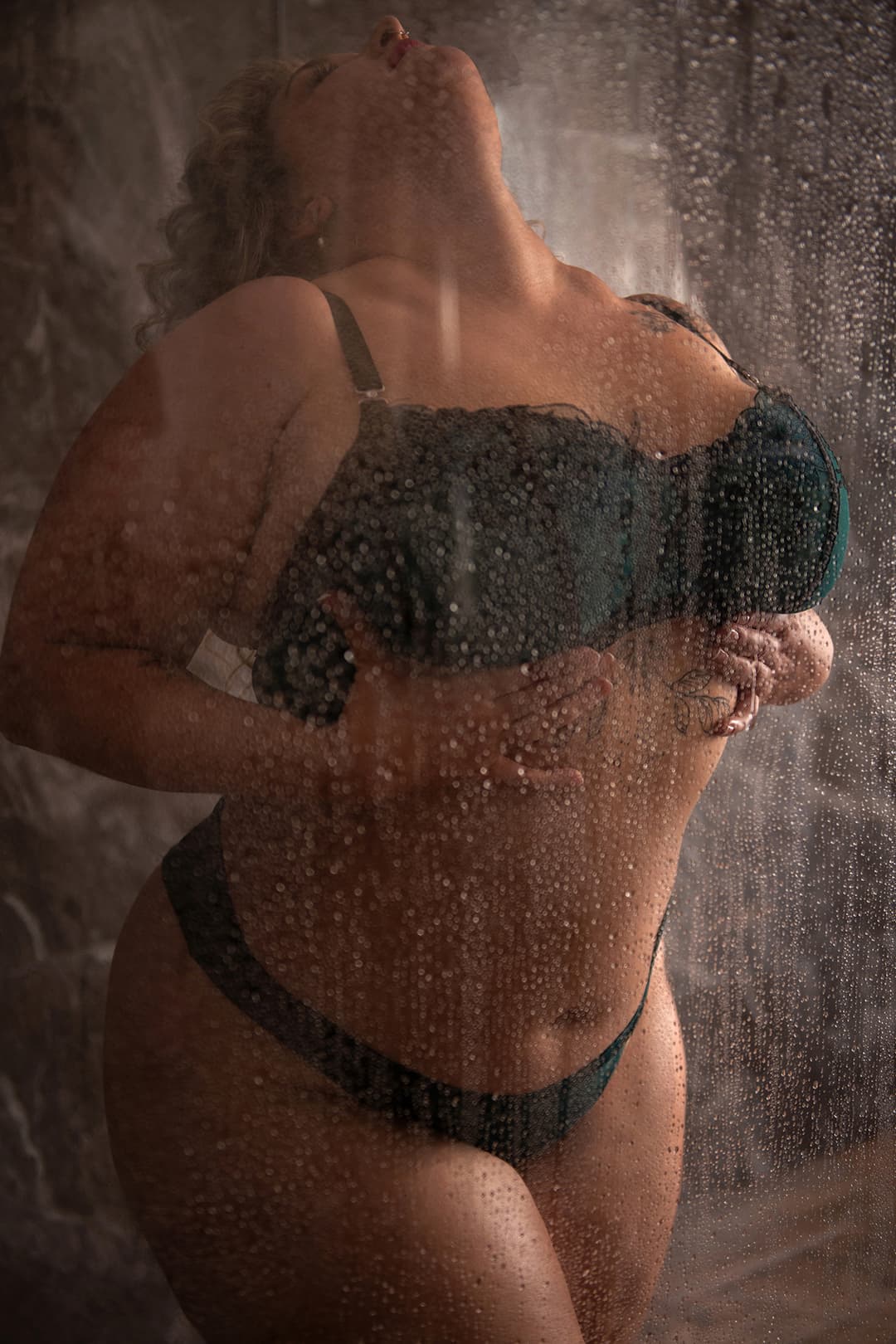 H₂GLOW luxury bathtub boudoir session - elegant water photography